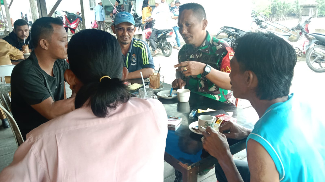 Bhabinsa Koramil 05/Gas Kopda Umar Nasition Komsos Wujud Kedekatan Babinsa Dengan Warga Binaan