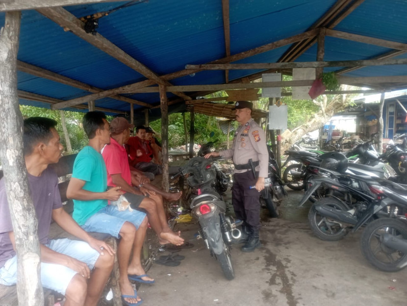 Kapolsek Kateman Akp Ermanto, S.H Diwakili Ps. Kanit Binmas Aiptu Antoni Lubis Lakukan Sosialisasi dan Himbauan di Pelabuhan AEC Desa Tanjung Raja