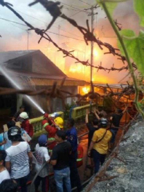 Rumah dan Gudang Hangus dalam Kebakaran di Jalan Perdagangan Pekanbaru