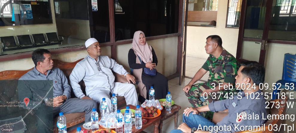 Sambang Balai Desa, Babinsa 03/Tpl Komsos Dengan Perangkat di Binaan