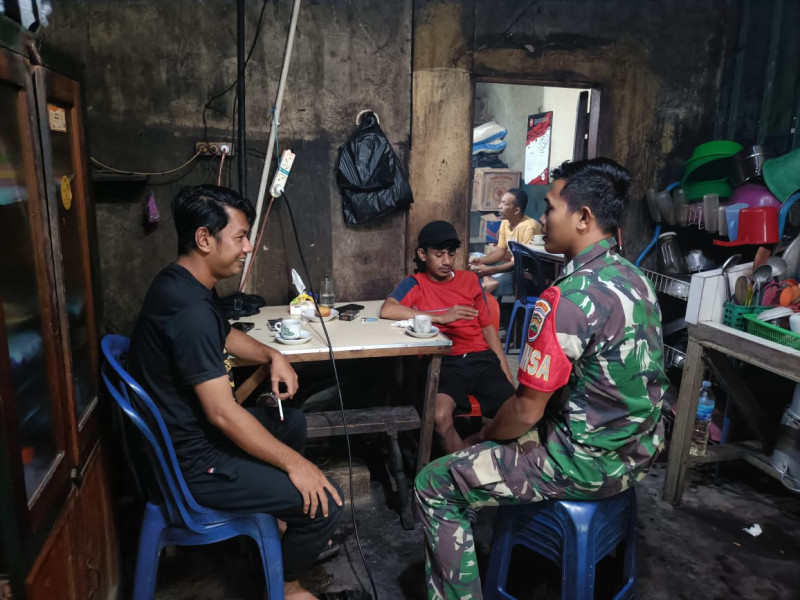 Babinsa Koramil 07/Reteh Ingatkan Pemuda: Jauhi Pergaulan Negatif