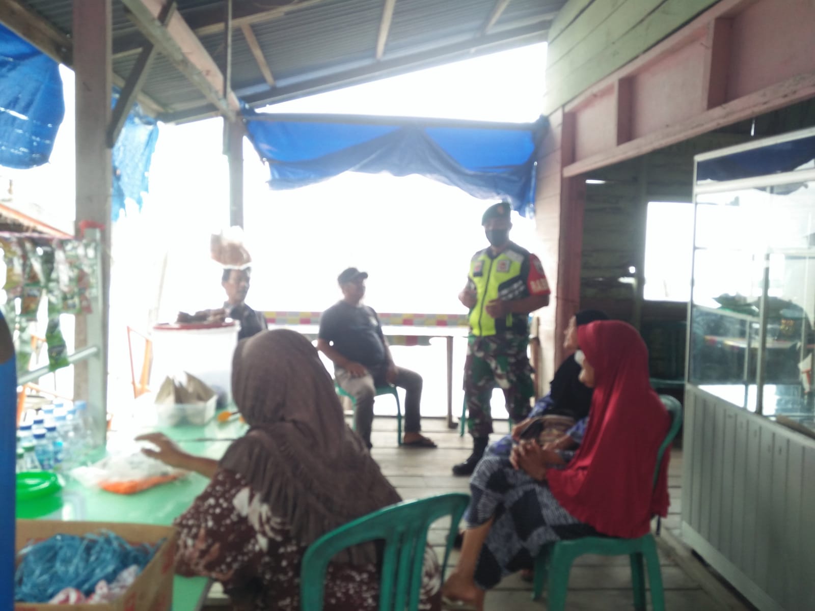 Penegakan Disiplin Prokes Terhadap Warga Yang Dilakukan Oleh Anggota Koramil 04/Kuindra