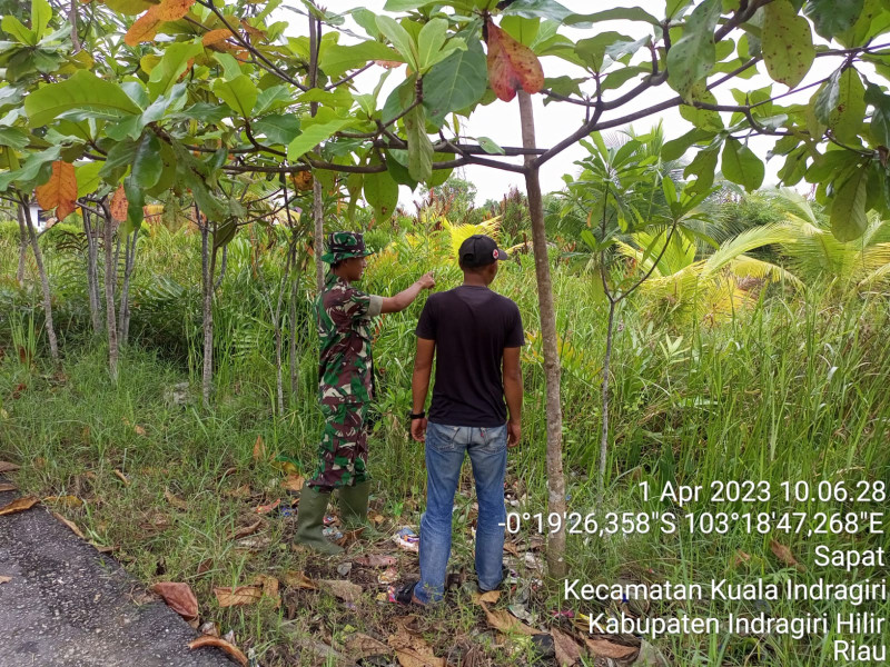 Babinsa Koramil 04/Kuindra Patroli Rutin Karlahut dan Sosialisasi