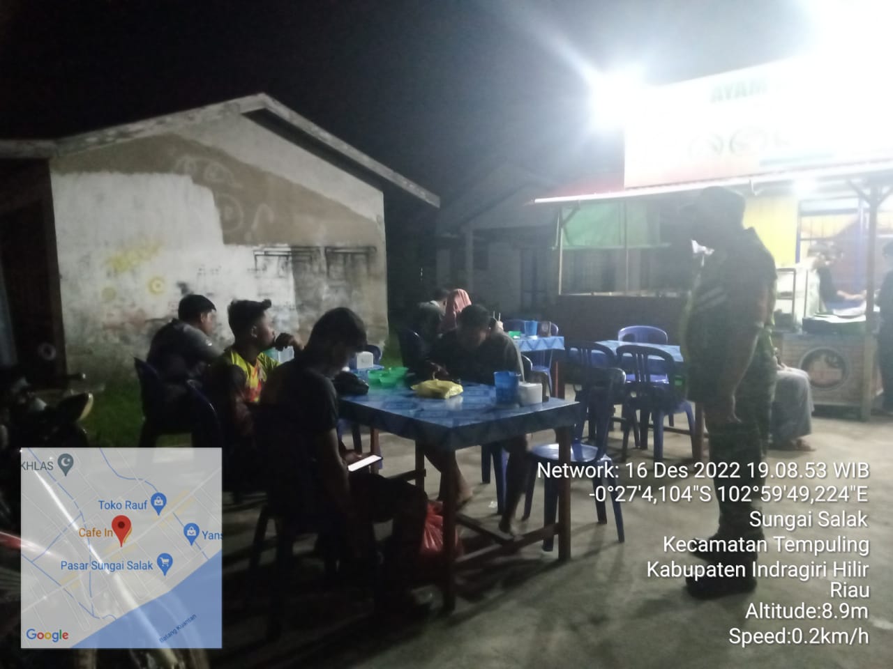 Lewat Patroli Malam Babinsa 03/Tpl Sambangi Para Pemuda