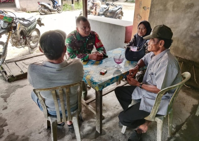 Pengawasan SDM: Babinsa Koramil 07/Reteh Meningkatkan Kesadaran dan Partisipasi Masyarakat