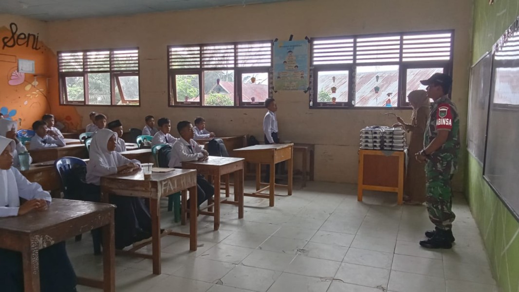 Pendampingan Babinsa Koramil 09/Kemuning untuk Program Makan Bergizi Gratis Secara Rutin