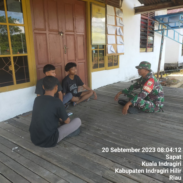 Babinsa Koramil 04/Kuindra Berupaya Untuk Menjunjung Tinggi Nilai-Nilai Pancasila Bersama Warga