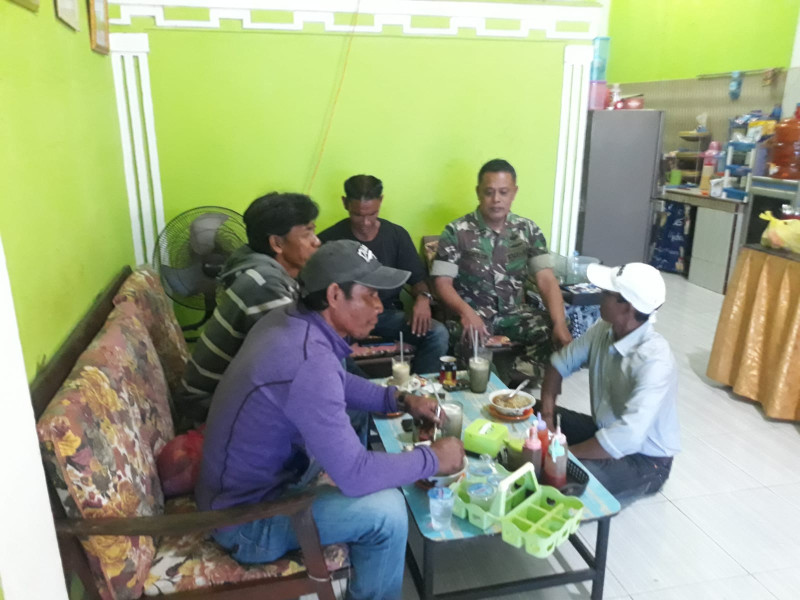 Bahbinsa Koramil 05/Gas Serma Sasmito Komsos Bersama Masyarakat Desa Belantaraya