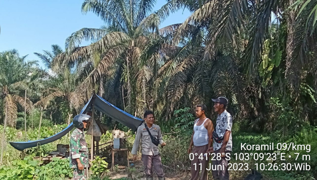Patroli Rutin, Babinsa Koramil 09/Kemuning Terus Ajak Masyarakat