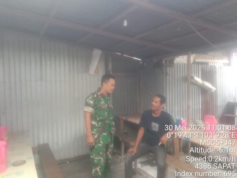 Komsos: Babinsa Sertu Surachman Rutin Jalin Silaturahmi dengan Masyarakat