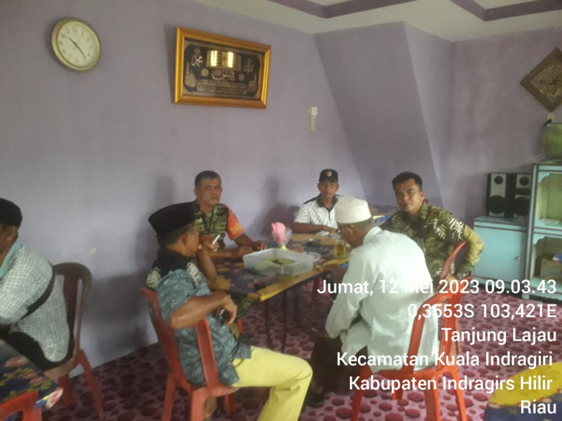 Babinsa Koramil 04/Kuindra Himbau Warga Pada Saat Musim Kemarau Agar Lebih Berhati-hati