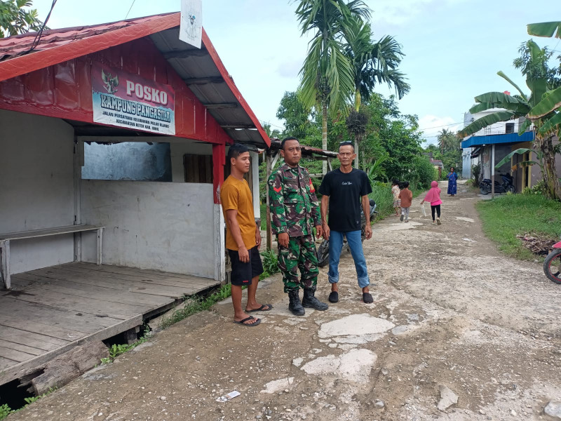 Babinsa Koptu Margono Tingkatkan Kebersamaan dan Keamanan di Lingkungan Melalui Komsos