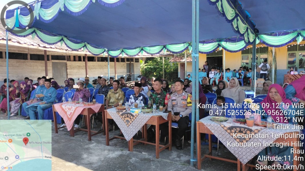 Menghadiri Acara Pelepasan Siswa/Siswi, Babinsa Koramil 03/Tpl Sertu Rudi Simanjuntak Berikan Motivasi dan Dukungan