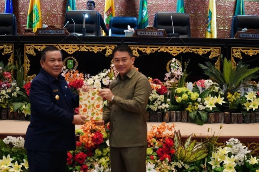 Pj Gubri Terima Rekomendasi Laporan Hasil Kerja Pansus DPRD Terhadap LKPJ Kepala Daerah Tahun 2023