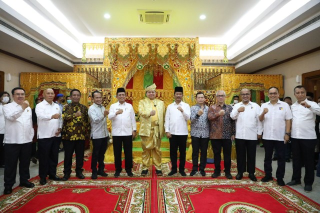 Menko Perekonomian Resmikan Masjid Tanwirun Naja