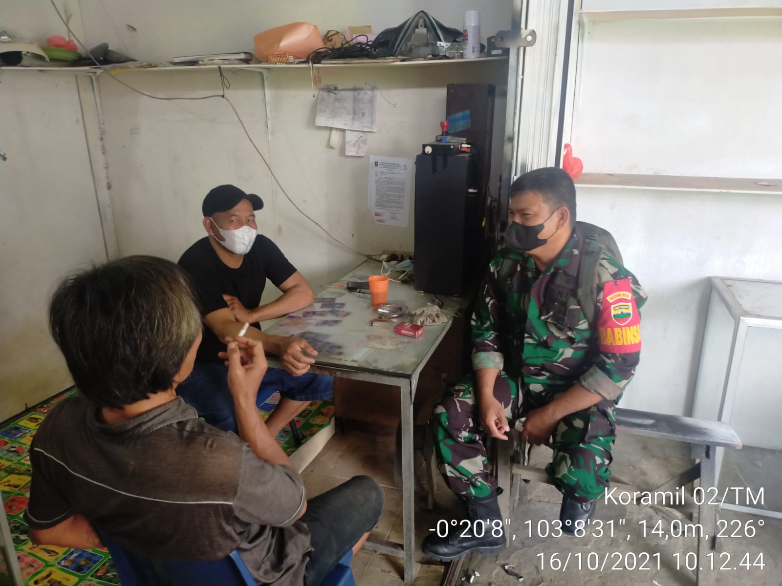 Pererat Silahturrahmi bersama Warga Desa Binaan, Babinsa 02/Tanah Merah Rutin Lakukan Komsos