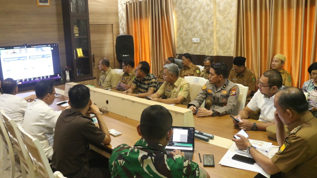 Bupati Inhil Pimpin Rapat Pengadaan dan Penjualan Beras di Inhil Secara Vidcom