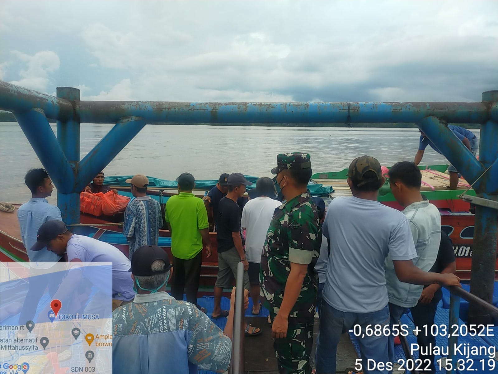 Babinsa Koramil 07/Reteh Tegakkan Posko Pengawasan Penumpang Pelabuhan