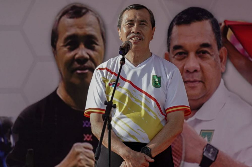 Gubri Syamsuar Berikan Penghargaan Kepada 9 Insan Olahraga