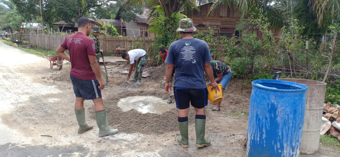 Satgas TMMD Mempoles Pentahapan Pembangunan Drainase Pada TMMD Ke 110 Kabupaten Rokan Hulu