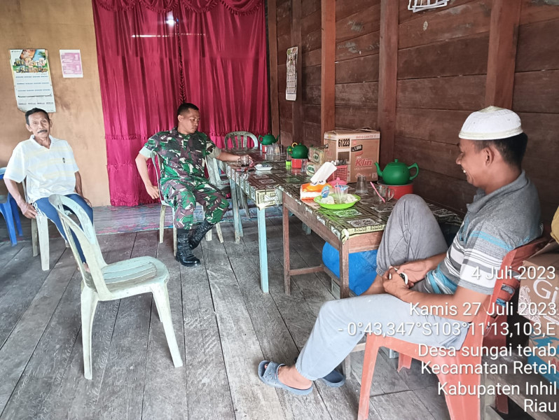 Jaga Kebersihan Lingkungan, Koramil 07/Reteh Tetap Jaga Lingkungan dan Keamanan di Wilayah