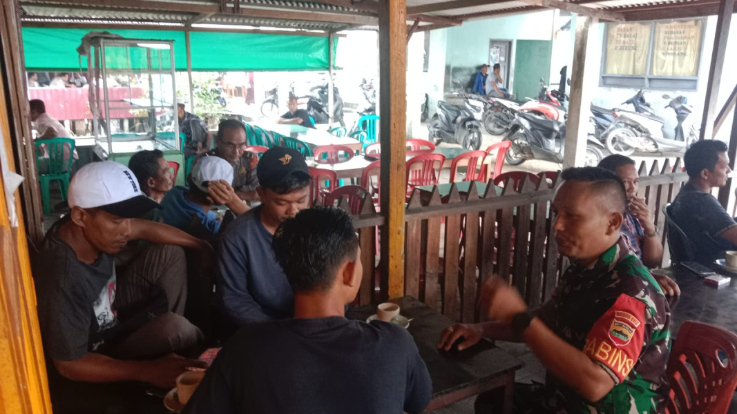 Giat Komsos di Kelurahan Teluk Pinang Bersama Bhabinsa Koramil 05/GAS