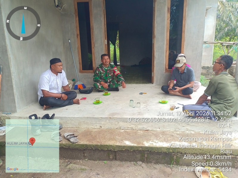 Babinsa Kulim Jaya Laksanakan Anjangsana dan Komsos Bersama Kades serta Warga