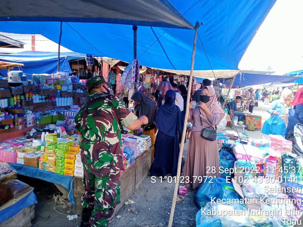 Sertu S. Sembiring Tetap Lakukan Penerapan Prokes di Tempat Keramaian