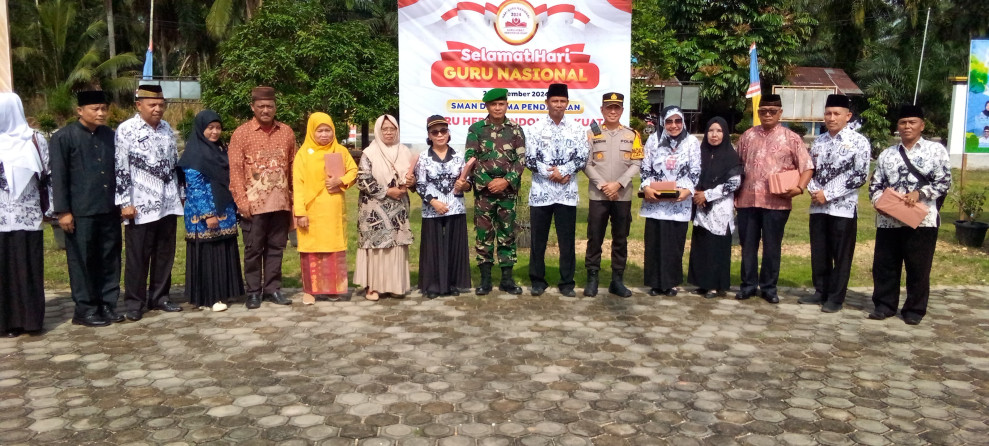 Kapolsek Kempas Hadiri Upacara Hari Guru Nasional, Ingatkan Guru Jaga Netralitas dalam Pilkada 2024