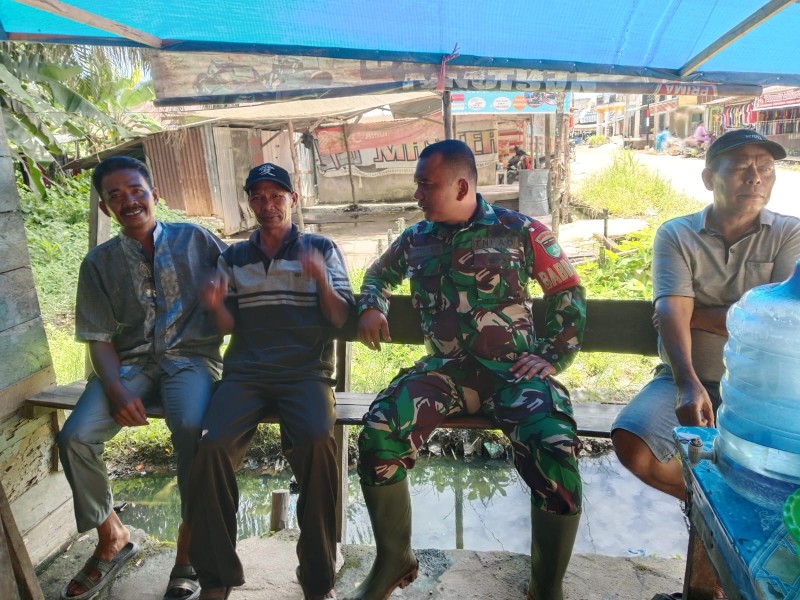 Babinsa Koramil 07/Reteh Bersama Masyarakat Metro Komitmen Jaga Keamanan