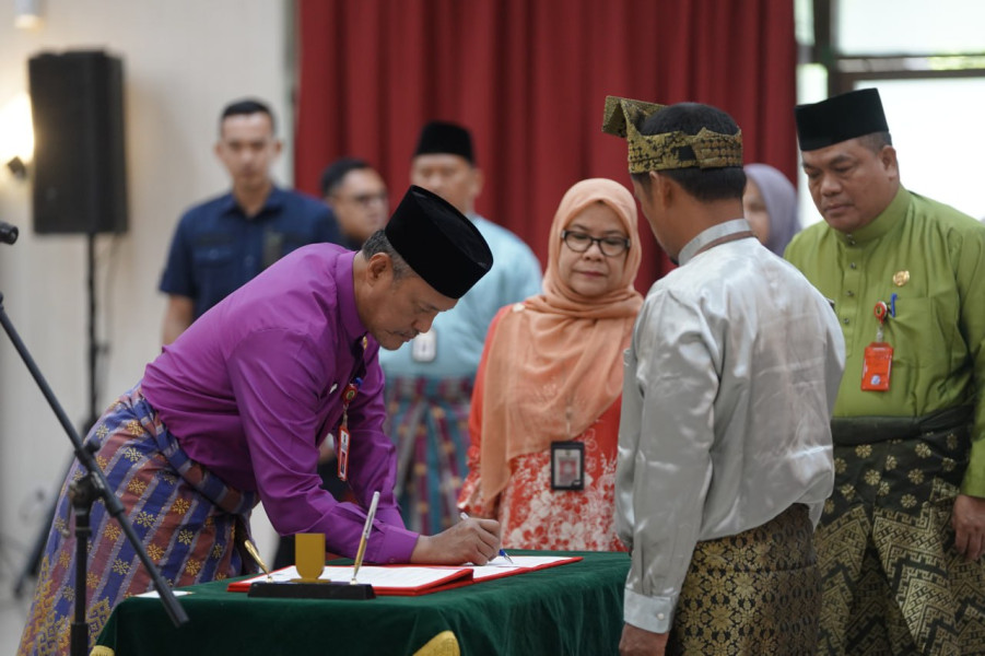 Pj Sekdaprov Riau Lantik 77 Orang Pejabat Fungsional