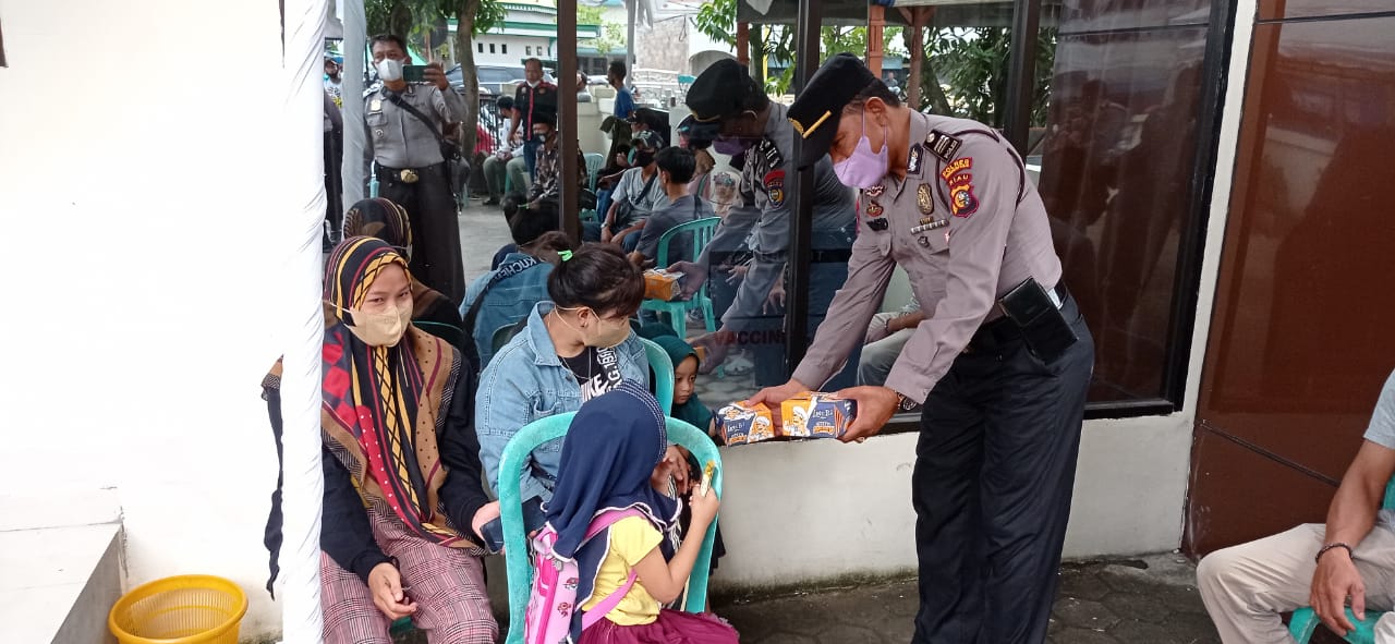 Jumat Berkah, Warga yang Ikuti Vaksinasi Dapat Snack Box