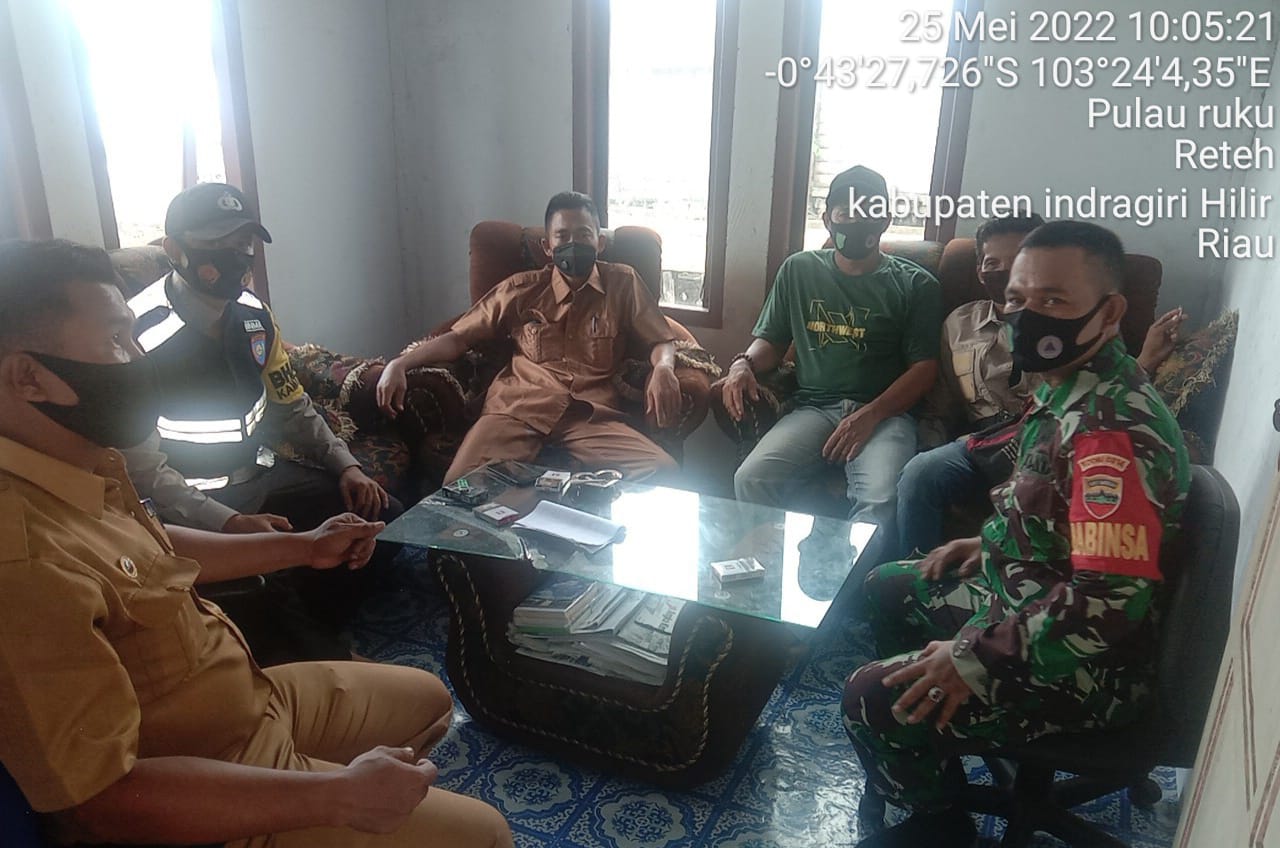 Serda Perdamaian Aktif Lakukan Komsos Bersama Aparatur Desa dan Babinkamtibnas