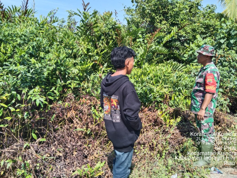 Babinsa Koramil 04/Kuindra Himbau Agar Tetap Waspada Terhadap Karhutla