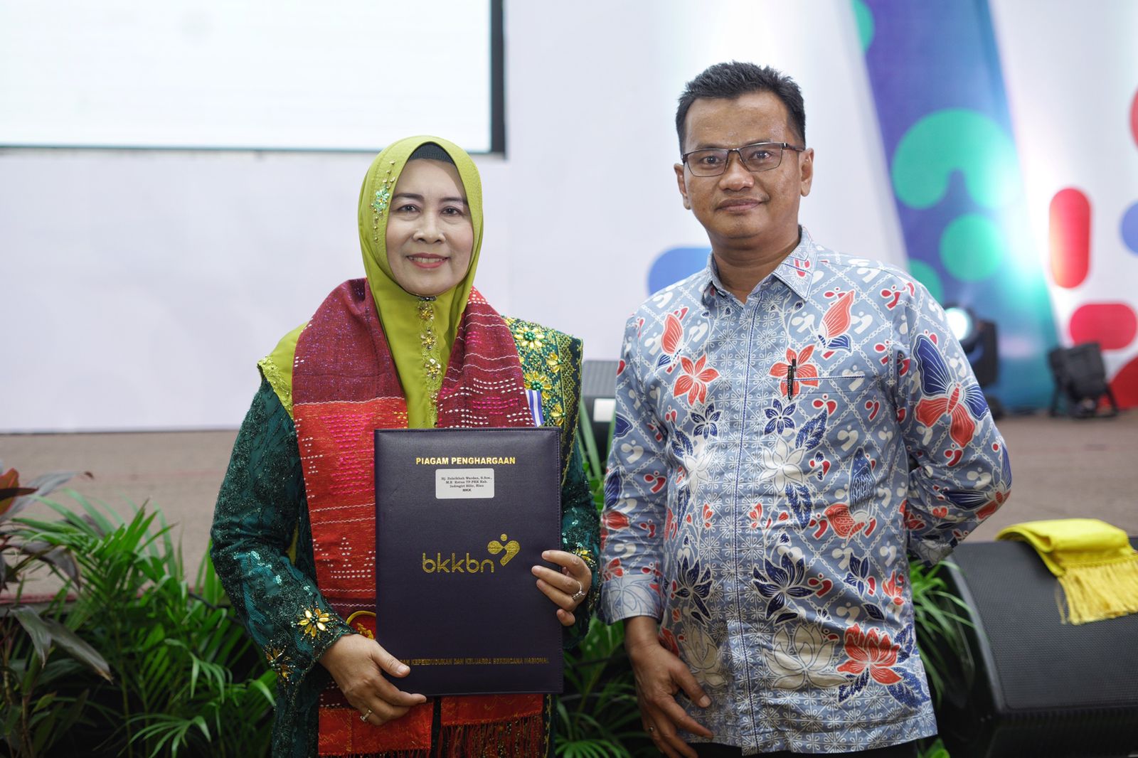 Kepala DP2KBP3A Ucapkan Selamat Kepada Ketua TP-PKK Inhil yang Telah Berhasil Mendapatkan Penghargaan MKK