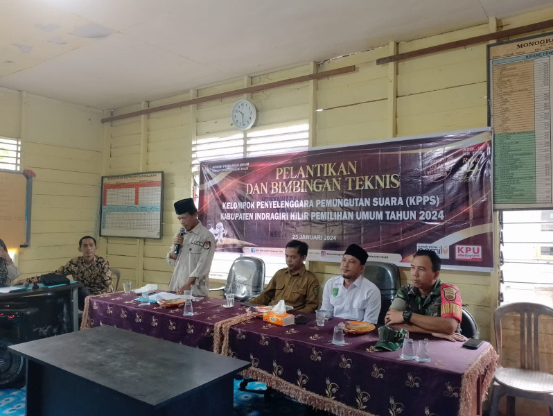 Babinsa Menghadiri Acara Pelantikan Ketua dan Anggota KPPS Desa Concong Tengah