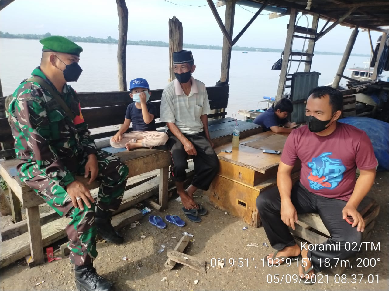 Personil Koramil 02/Tanah Merah Rutin Lakukan Komsos Bersama Masyarakat Binaan