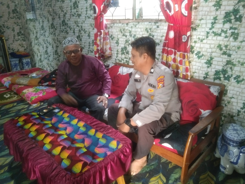 Jelang Pilkada, Bhabinkamtibmas Desa Simpang Gaung Aiptu Safrizal Zufri Ajak Warga Hindari Berita Hoax