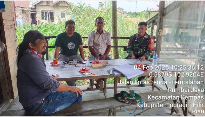 Guna Ciptakan Desa Aman, Babinsa Koramil 03/Tpl Kopda Jalaludin Silaturahmi Bersama Tomas Dan Toda Di Desa Binaan