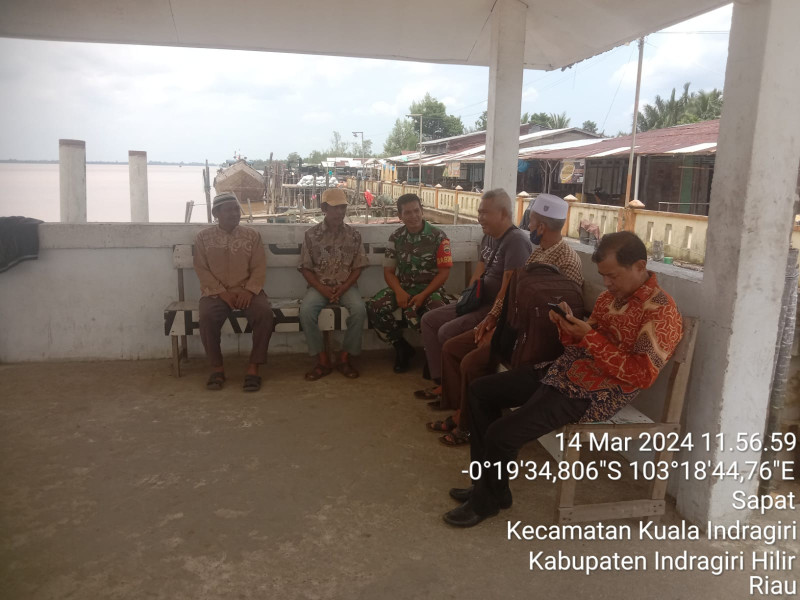 Melalui Komsos, Babinsa Koramil 04/Kuindra Ciptakan Masyarakat Agar Saling Bertoleransi Antar Sesama