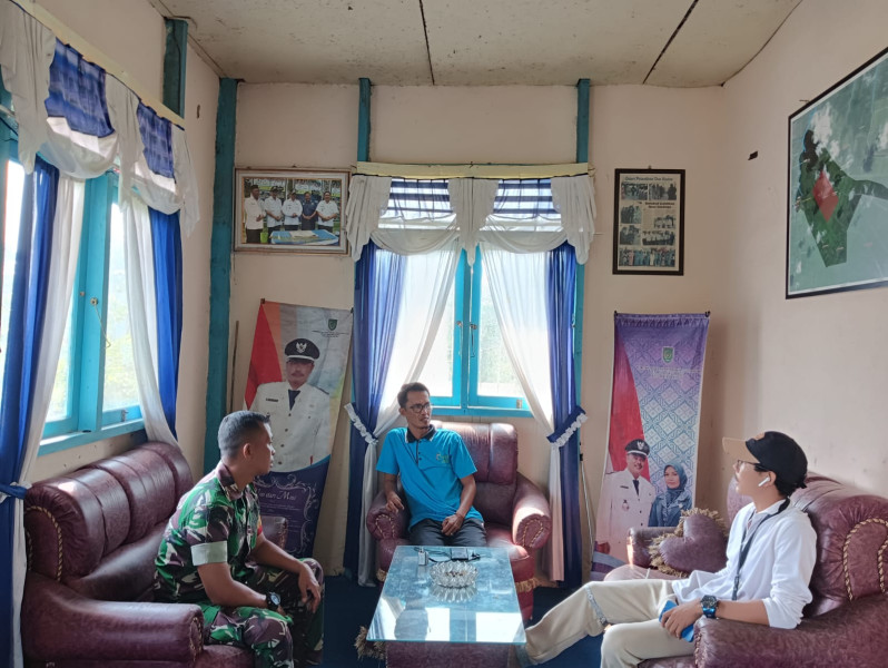 Babinsa Bersama Perangkat Desa Sungai Terab Lakukan Komsos saat Bulan Suci Ramadhan