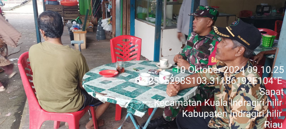 Babinsa Koramil 04/Kuindra Bersama Masyarakat Jaga Kekompakan di Binaan