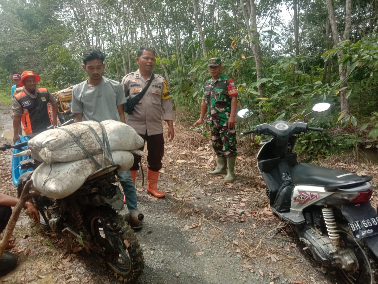Pencegahan Karlahut Melalui Patroli dan Sosialisasi Babinsa Koramil 09/Kemuning