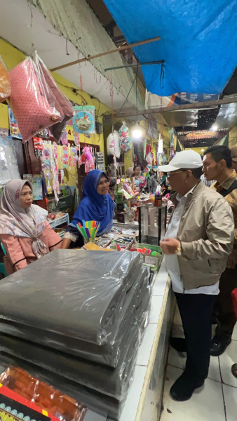 Sambangi Pulau Halang, Bistamam Janji Benahi Infrastruktur dan Air Bersih