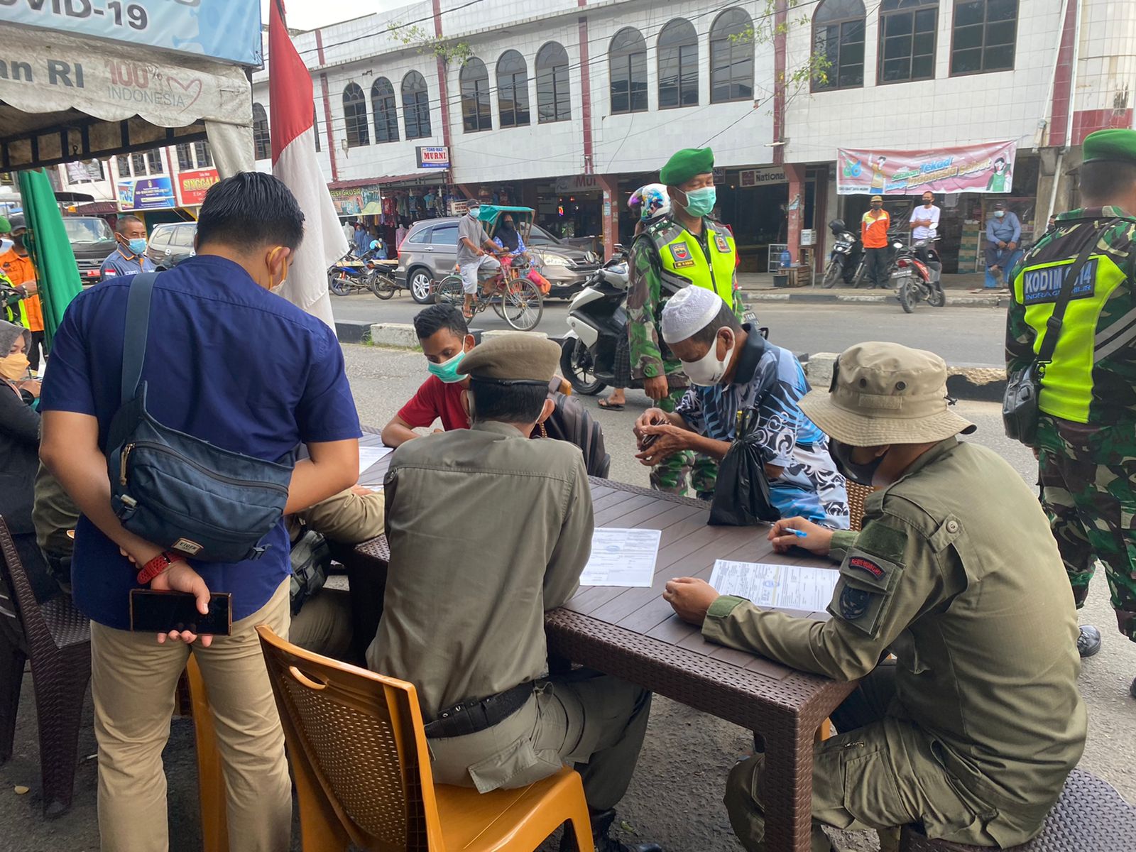 Melanggar Protkes, Tiga Warga di Tembilahan Ini Terjaring dan Sidang Ditempat