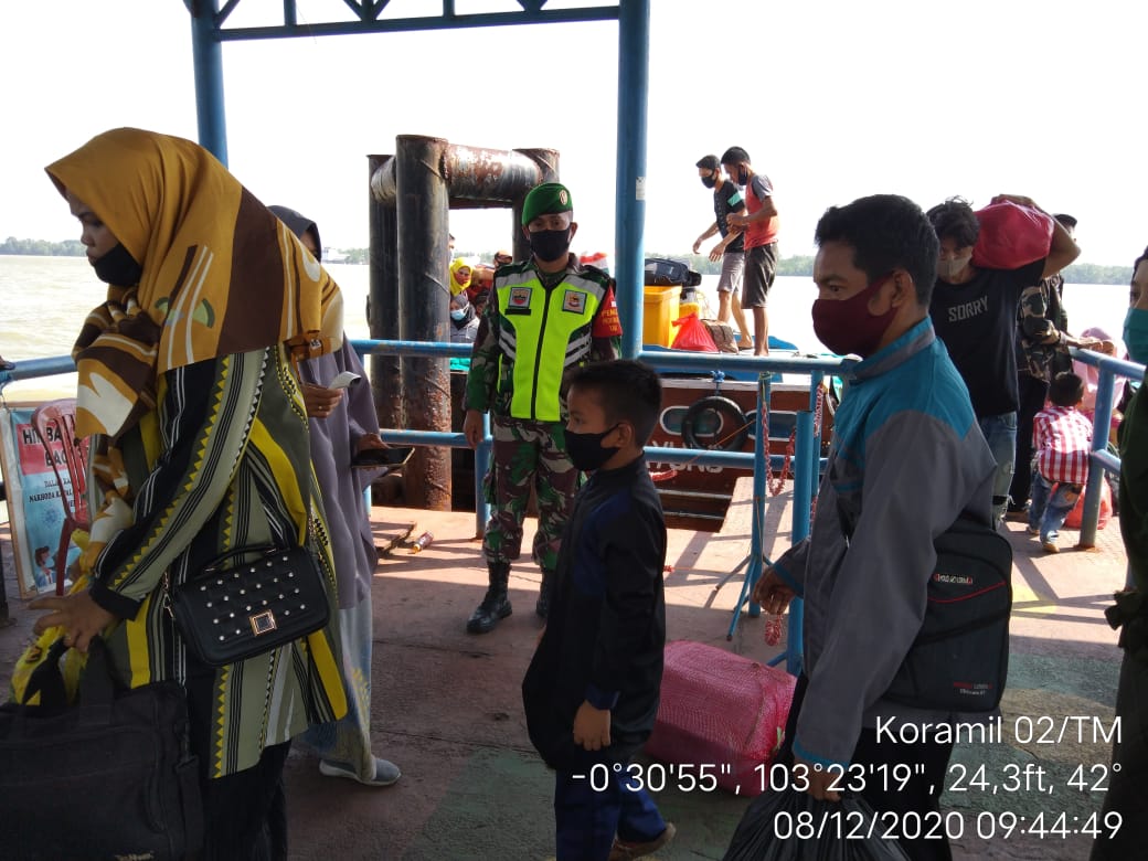 Penegakan Protkes di Pelabuhan Kuala Enok, Ini Pesan Babinsa Koramil 02/Tanah Merah