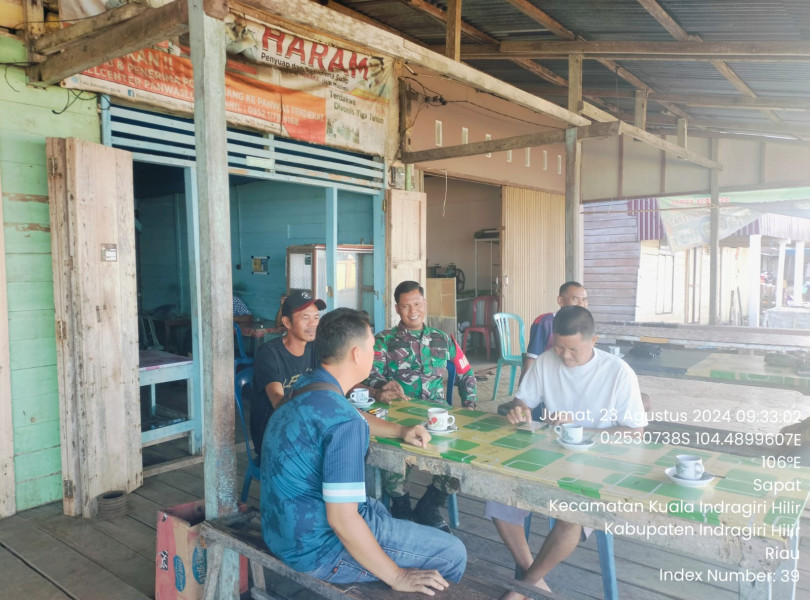 Babinsa Koramil 04/Kuindra Ajak Masyarakat Untuk Jaga Keamanan dan Ketertiban Lingkungan di Wilayah Binaan