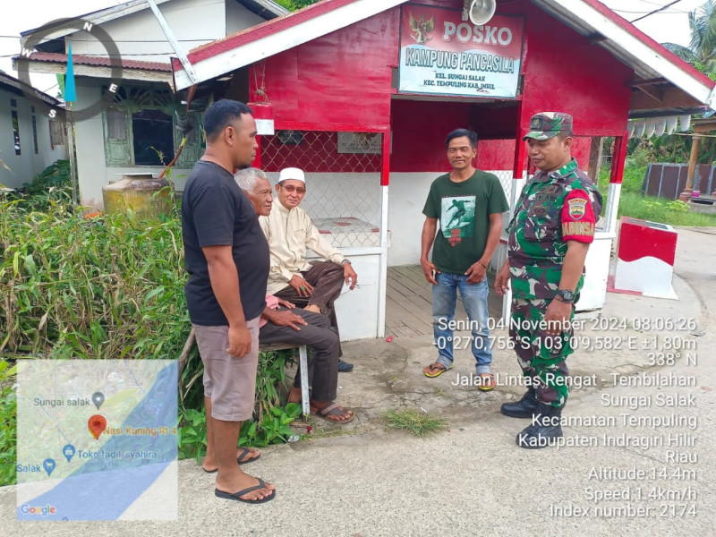 Babinsa Koramil 03/Tpl Sukseskan Pilkada Serentak dalam Komsos di Kampung Pancasila