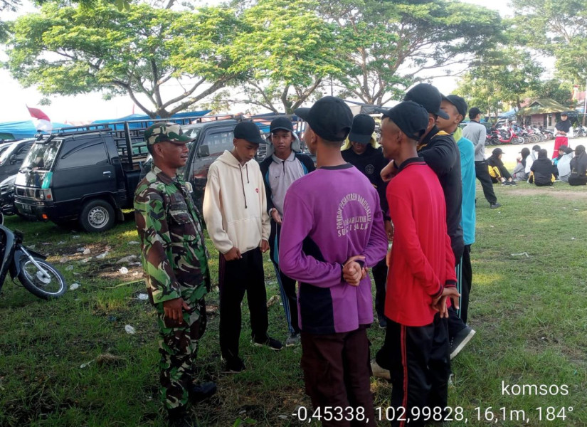 Babinsa 03/Tpl Berikan Arahan dan Motivasi kepada Anggota Paskibra Tingkat Kecamatan