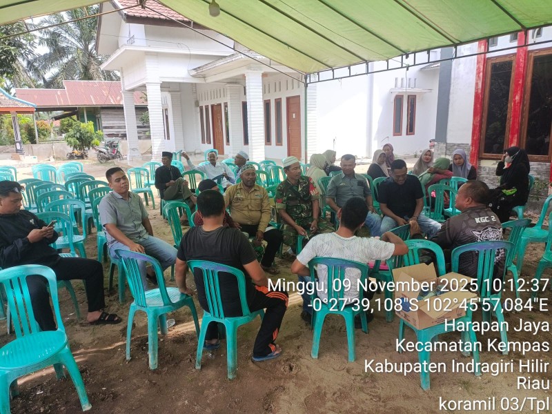 Babinsa Kopka RH Tambunan Ulurkan Tangan, Beri Semangat Kades Harapan Jaya yang Berduka